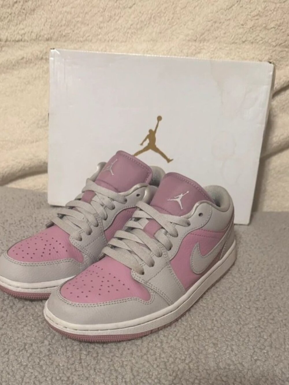 Women's Air Jordan 1 Low W/Box Size 7
